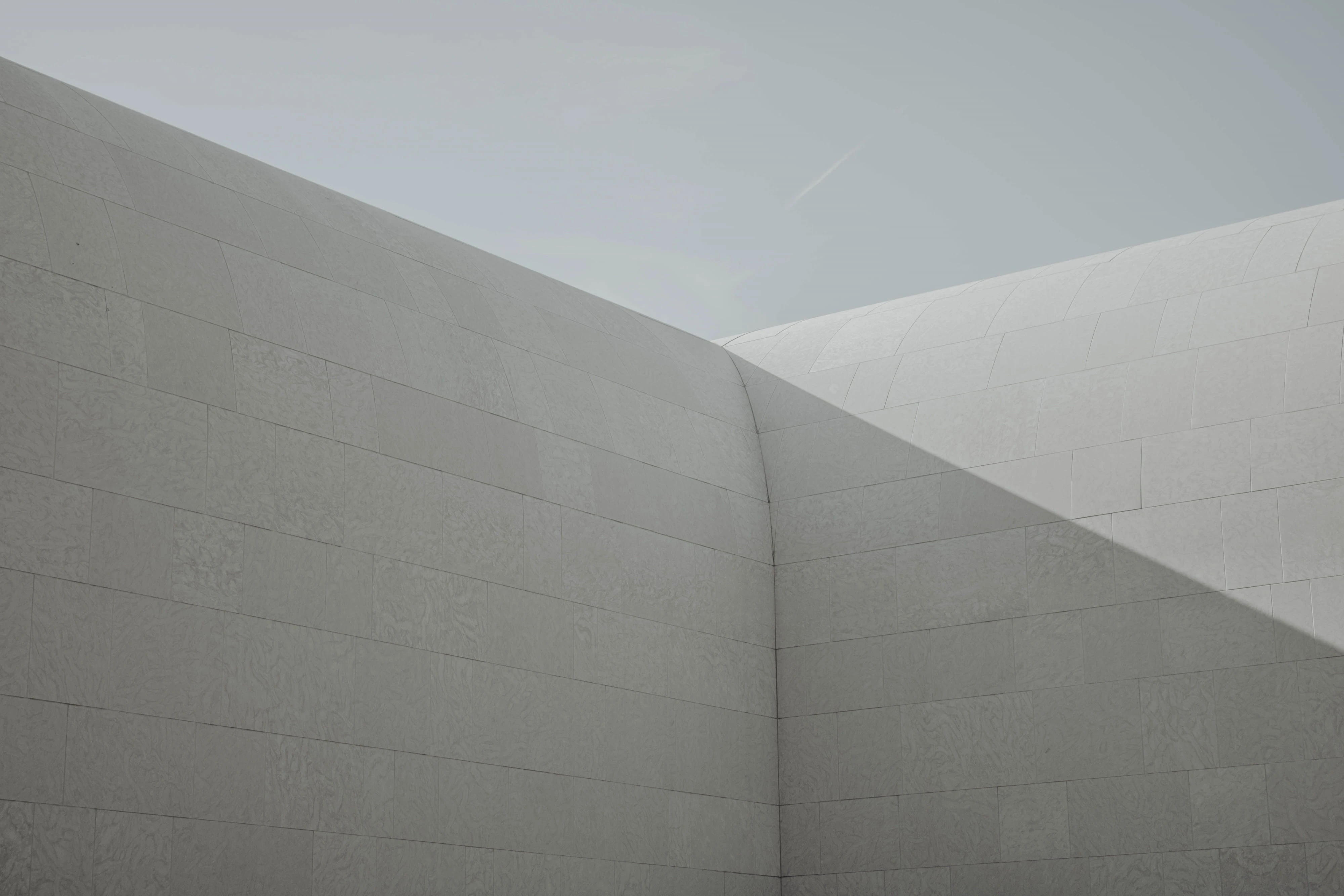 Over Lectorus, vertragingsdeskundige voor bouwprojecten in heel Nederland - twee lichte architectuurvlakken die samenkomen
